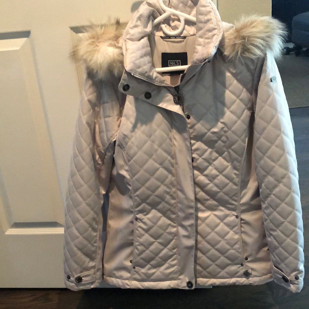 This is a beautiful winter ski jacket,  worn twice.  Very warm.  Very nice .
